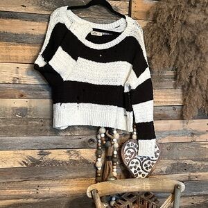 Hollister vintage 1990’d Black and White Striped crop Sweater